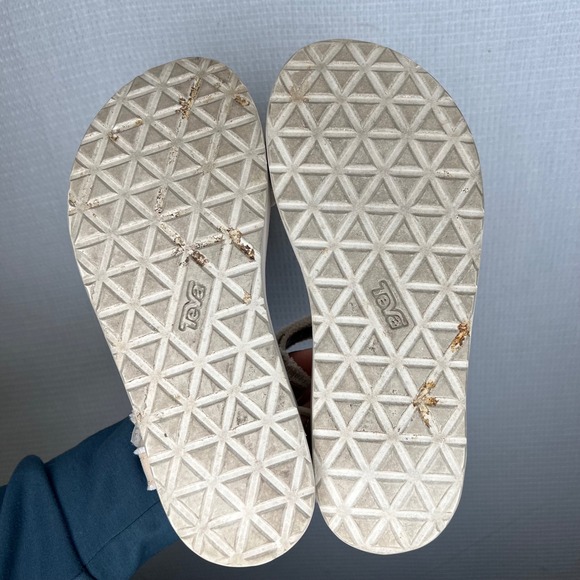 Teva Sandals Women's Size 8 Beige Fluffy Adjustable Straps Platform Casual Shoes - Picture 5 of 6